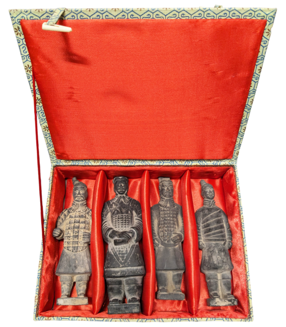 Schachtel mit 4 schwarzen Statuen kaiserlicher Krieger aus Terrakotta, 15 cm