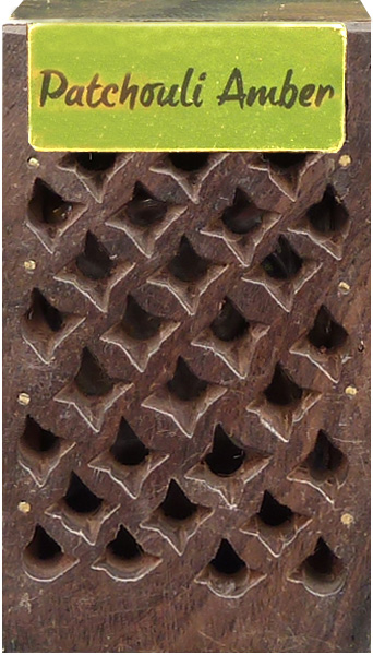 Holzkiste mit 5 g bernsteinfarbenem Patschuli X3