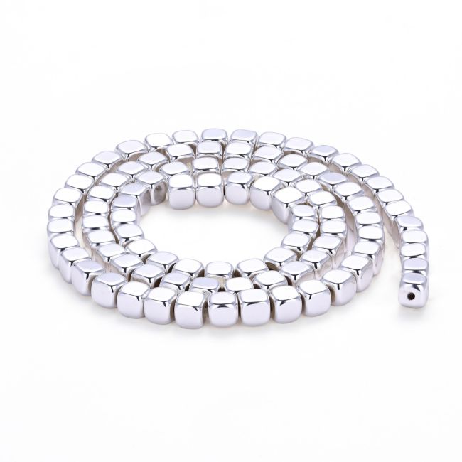 Quadratische, abgerundete Zwischenperlen aus silbernem Hämatit – 4 mm