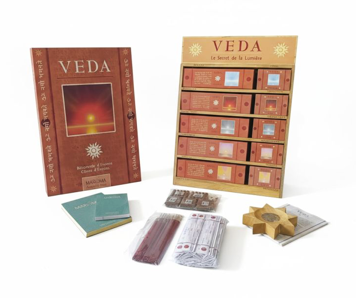 Holzdisplay Auroville Räucherwerk Maroma Veda Kegel und Stäbchen