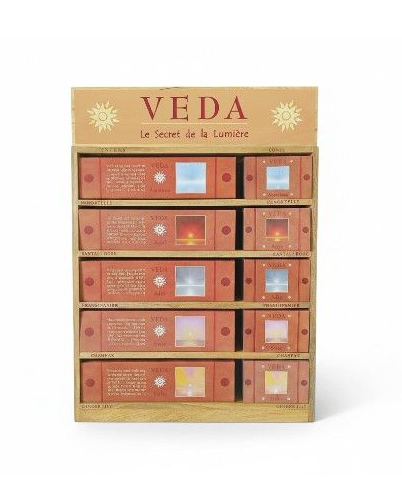 Weihrauch bei Holzdisplay Auroville Räucherwerk Maroma Veda Kegel und Stäbchen|de