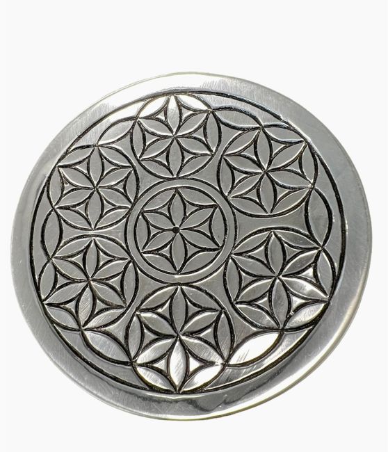 Runder Räucherstäbchenhalter aus weißem Metall mit geometrischen Blumen 10,5 cm