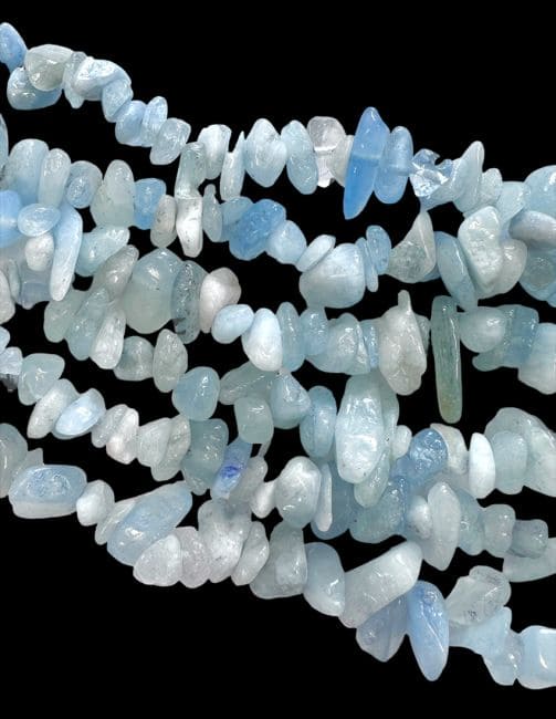 Weihrauch bei Aquamarinsplitter A 5–8 mm auf einem 80 cm langen Faden|de