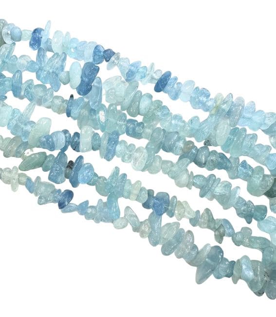 Aquamarine AA-Chips 5-8 mm auf einem 80-cm-Gewinde