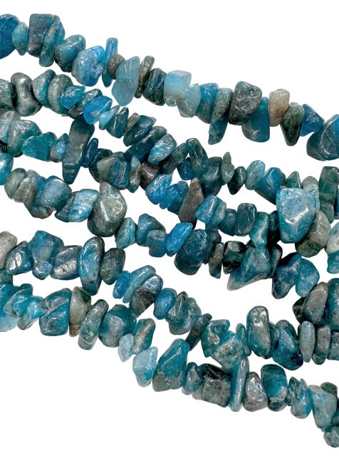 Blaue Apatitsplitter 3–8 mm auf einem 80 cm langen Faden