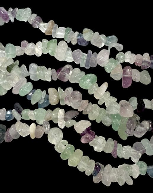 Weihrauch bei Fluorit mehrfarbig A-Chips 3–8 mm auf einem 80 cm langen Faden|de