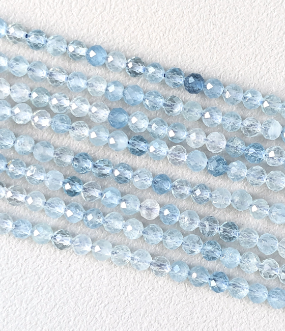 Facettierte Aquamarin-AA-Perlen, 3–4 mm, auf 40 cm Draht