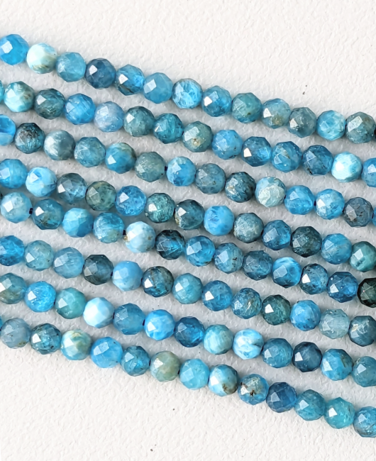 Facettierte blaue Apatit-AA-Perlen, 3–4 mm, auf 40 cm Draht