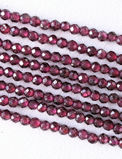 Facettierte rote Granat AA 3 mm Perlen auf 40 cm Draht
