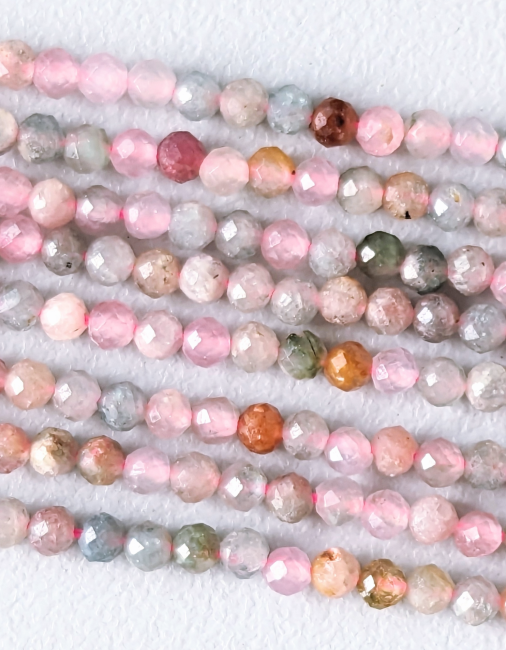 Facettierte mehrfarbige Turmalin AA 3 mm Perlen auf 40 cm Draht