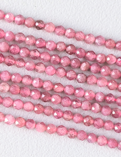 Facettierte rosa Turmalin AA 3 mm Perlen auf 40 cm Draht