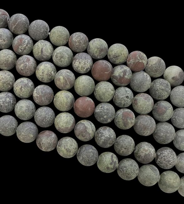 Drachenblut-Jaspis. Matte Perlen, 8 mm, auf einem 40 cm langen Faden