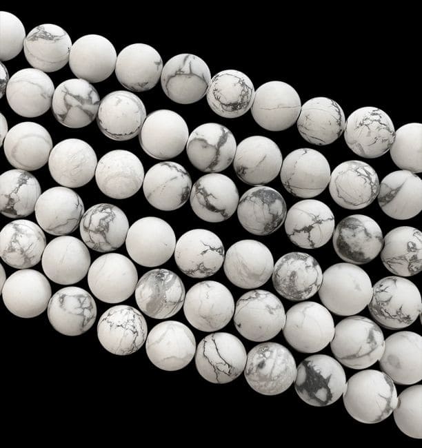 Howlite A matte Perlen 8 mm auf einem 40 cm langen Faden