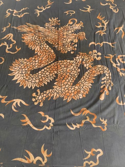 Weihrauch bei Goldener Drachen-Wandteppich