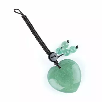 Herzförmiger Taschenanhänger aus grünem Aventurin, Naturstein