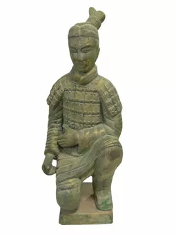 Bunte antike kniende Bogenschützenstatue aus Terrakotta, 26 cm