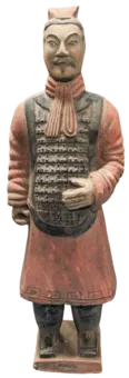 Antike bunte Terrakotta-Kriegerstatue mit Rüstung 38 cm