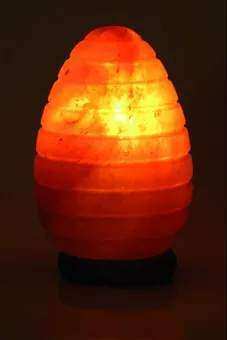 Salzkristalllampe mit gestreiftem Eierdesign, 2-3 kg