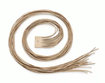 Set mit 20 Flachen Lederbändern in Sandbeige 2 mm × 120 cm für Anhänger