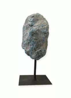 Roher Lapislazuli A auf Schwarzem Metallständer 17-20 cm 500-800 g