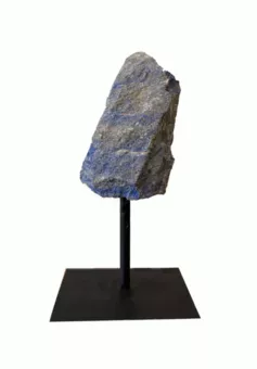 Roher Lapislazuli A auf Schwarzem Metallständer 17-20 cm 500-800 g