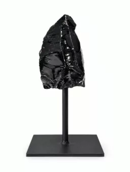 Roher Rhodonit A auf Schwarzem Metallständer 17-20 cm 700-1200 g
