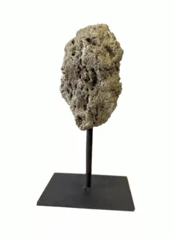 Roher Pyrit A auf Schwarzem Metallständer 17-20 cm 700-1100 g