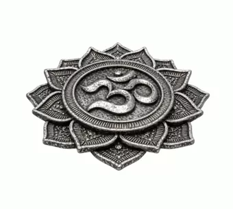 Runder Räucherstäbchenhalter Om Lotus Versilbert aus Harz 10 cm
