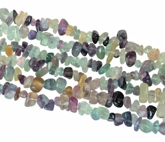 Mehrfarbige AA-Fluoritchips, 3–8 mm, an 80 cm Draht