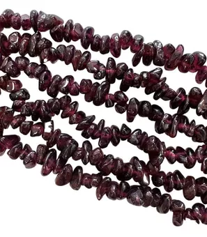 Rote Granatsplitter A 3–8 mm auf einem 80 cm langen Faden