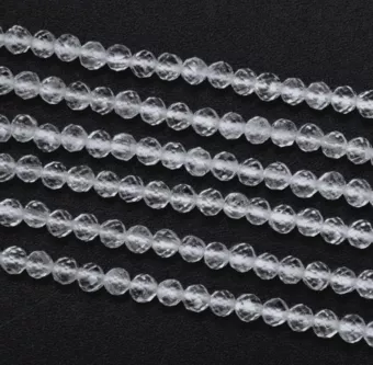 Strang aus facettierten runden Bergkristallperlen A 3 mm