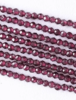 Facettierte runde Perlenkette aus rotem Granat AA 3 mm