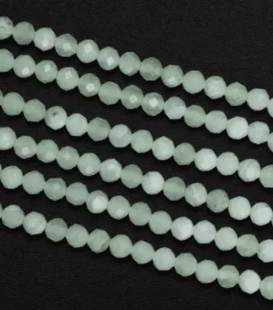 Strang aus facettierten runden Perlen China-Jade A 3 mm