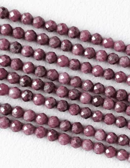 Facettierte Rubin-AA-Perlen 3–4 mm auf 40 cm Draht