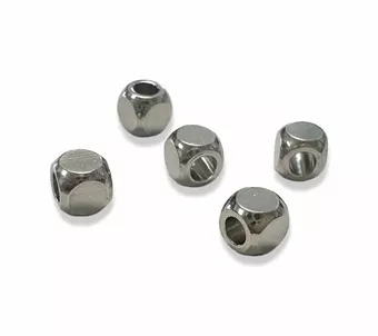 Abgerundete Würfel-Zwischenteile aus silberfarbenem Edelstahl 4mm x100