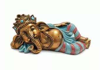 Liegende Ganesha-Statue in Türkisblau und Gold aus Harz, 31 cm
