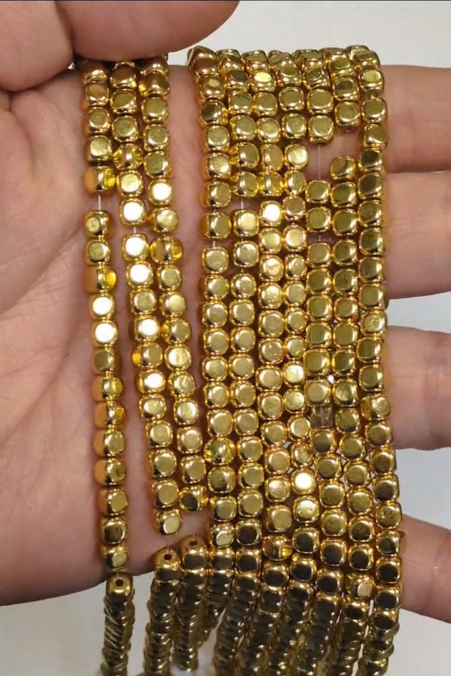 Abgerundete quadratische Zwischenperlen aus goldenem Hämatit – 4 mm