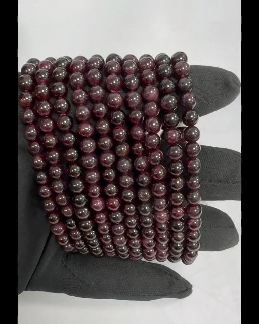 Rotes Granatarmband mit 5–6 mm großen Perlen