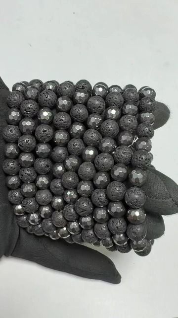 Armband mit facettiertem Hämatit und Lavastein A 8mm Perlen