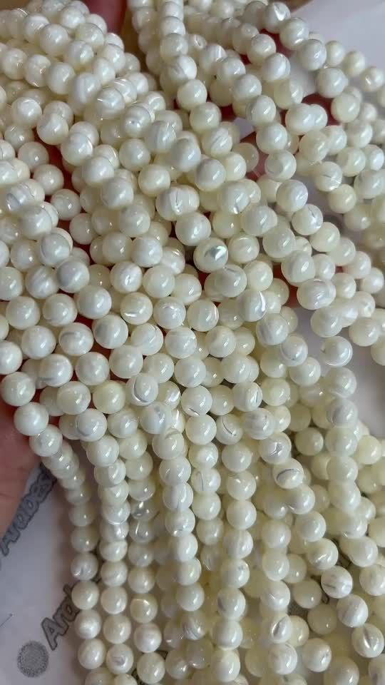 Weiße Perlmutt-A-8-mm-Perlen auf einem 40-cm-Faden