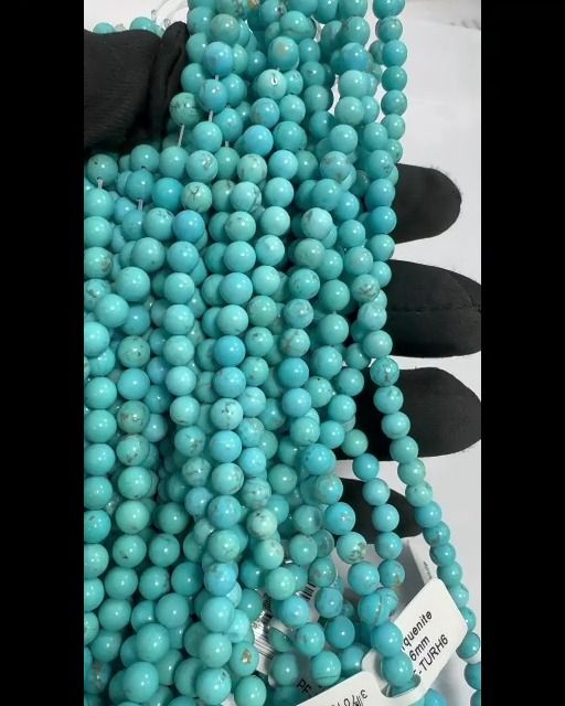 Turquénite Howlite natürliche getönte A-Perlen 6 mm auf 40 cm Draht