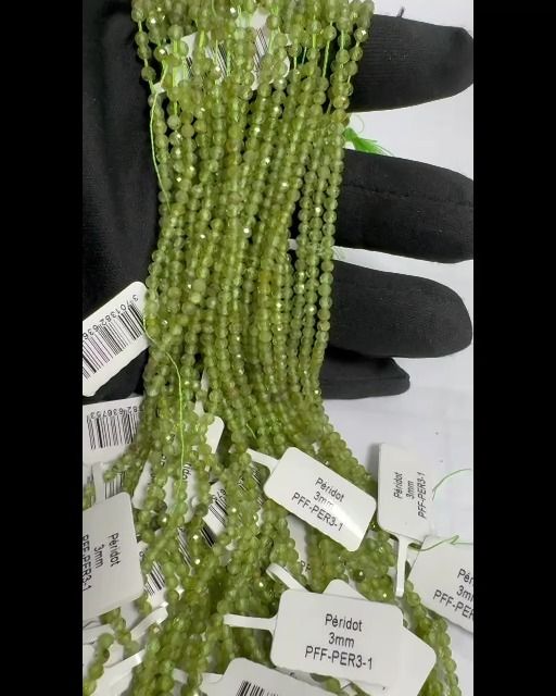 Facettierte Peridot A-Perlen 3 mm auf 40 cm Draht