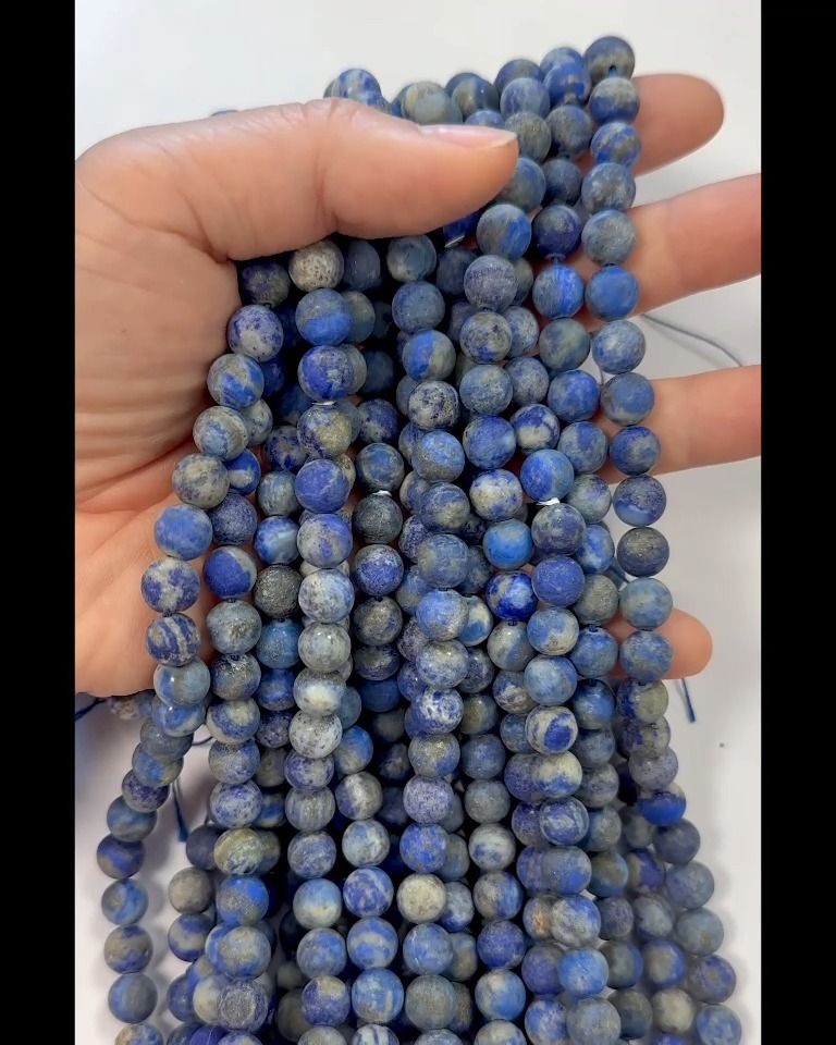 Matte Lapislazuli-Perlen, 8 mm, auf einem 40 cm langen Faden