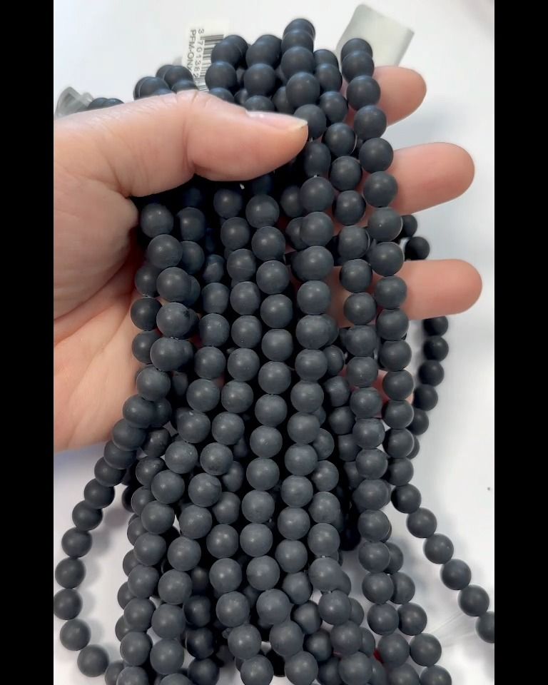 Onyx A matte Perlen 8 mm auf einem 40 cm langen Faden