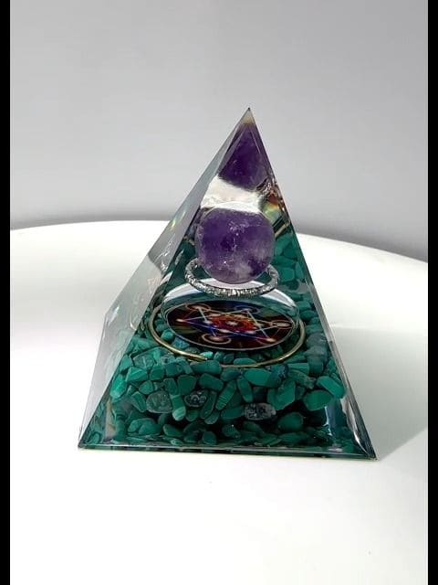 Orgonitpyramide Amethyst & Malachit Metatron